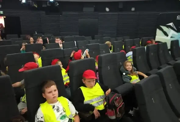Klasa 3A ze Szkoły Podstawowej nr 2 w Kłobucku na wycieczce w planetarium i Centrum Edukacji Przeciwpożarowej