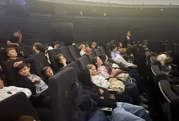 Klasy szóste z wizytą w chorzowskim Planetarium