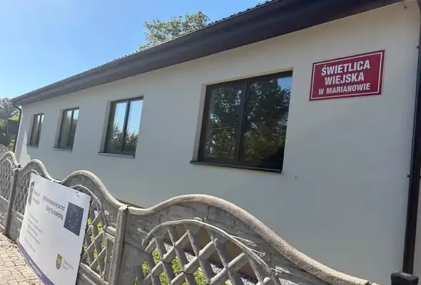 Świetlica w Marianowie po modernizacji. Pompa ciepła i fotowoltaika na pokładzie