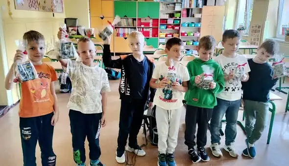 Dzień Chłopaka w Szkole Podstawowej nr 2 w Kłobucku – radość, prezenty i wspólna zabawa