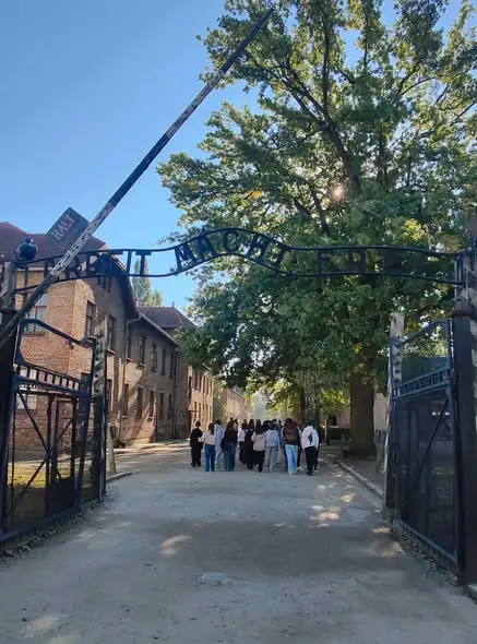 Uczniowie klas ósmych z Kłobucka na wycieczce w Auschwitz-Birkenau i Ogrodach Kapias