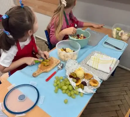 Klasa 2b ze Szkoły Podstawowej nr 1 w Kłobucku zamieniła się w małych kucharzy