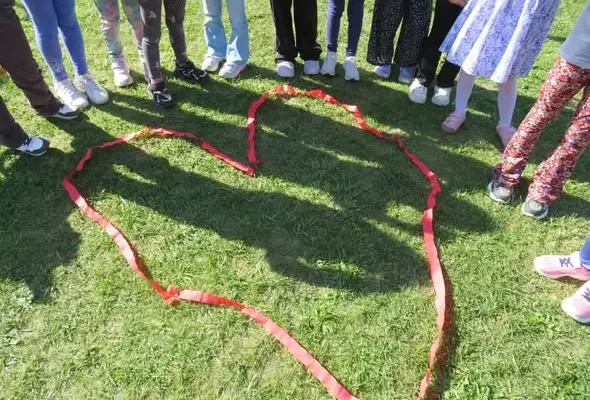 Przedszkolaki z Przystajni połączyły czytanie z ruchem w akcji „Czytamy z sercem”
