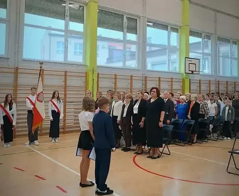 Dzień Edukacji Narodowej w ZSP w Miedźnie – podziękowania i wzruszenia