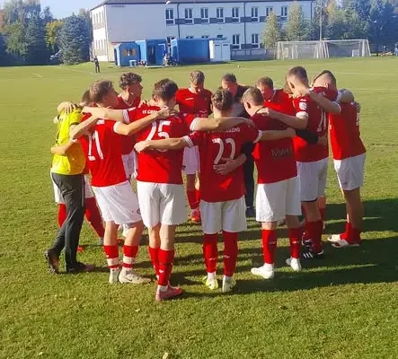 Grom Miedźno wygrywa z Maratonem Waleńczów 4:2. Hat-trick Dawida Pęczka