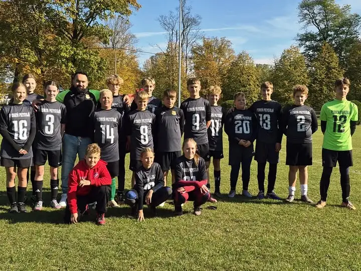 Płomień Przystajń rozgromił Akademię Sportu w niedzielnym meczu trampkarzy