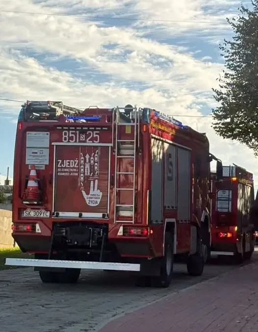Zerwany przewód telekomunikacyjny w Kłobucku – interwencja strażaków