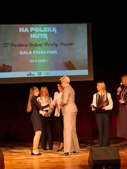 Młoda wokalistka z Miedźna na podium powiatowego festiwalu