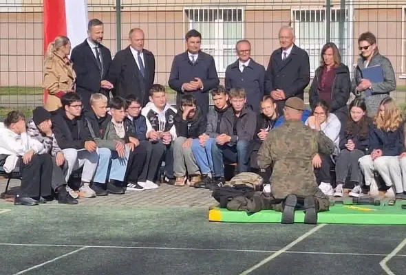 Uczniowie z Kłobucka na inauguracji programu „Edukacja z wojskiem”