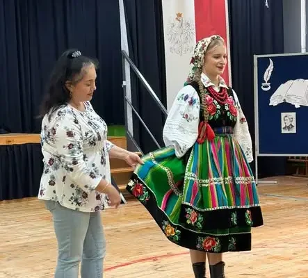 Łowickie tradycje ożyły w szkolnych murach – warsztaty „Barwy tradycji nad Wisłą”