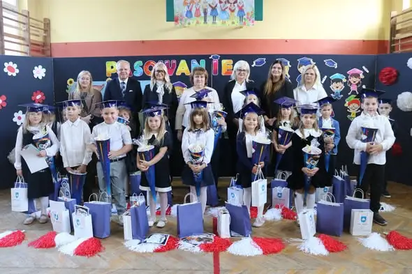 Ślubowanie pierwszoklasistów w Kamyku – 17 uczniów dołączyło do szkolnej społeczności