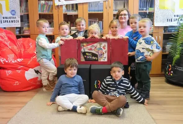 Przedszkolaki z Przystajni odkrywały świat książek w bibliotece