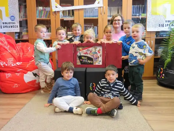 Przedszkolaki z Przystajni odkrywały świat książek w bibliotece